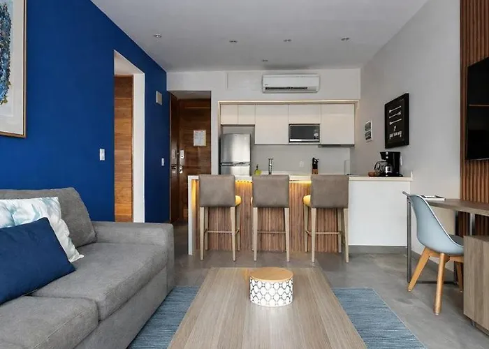 Luxury Condo, 1br 1ba, 200mb, Gym Sauna Cinema