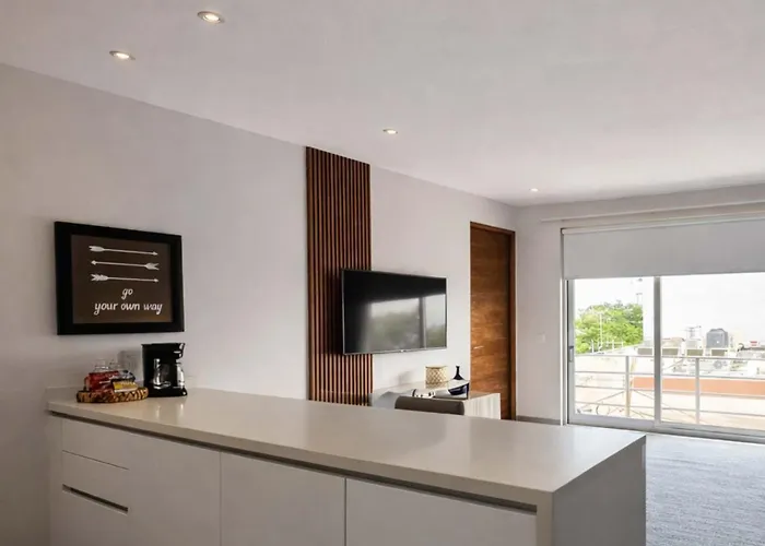 Ferienhaus Luxury Condo, 1br 1ba, 200mb, Gym Sauna Cinema *