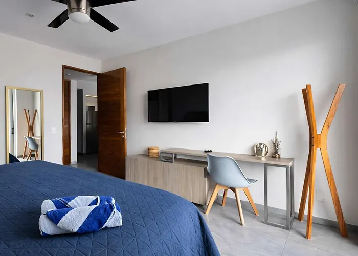 Luxury Condo, 1br 1ba, 200mb, Gym Sauna Cinema *